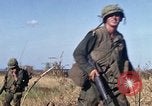 Standbild Vereinigten Staaten Marines Con Thien Vietnam, 1967, aus Sekunde 55 historischem Filmmaterial Videoclip 65675028466