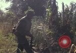 Standbild Vereinigten Staaten Marines Con Thien Vietnam, 1967, aus Sekunde 29 historischem Filmmaterial Videoclip 65675028467