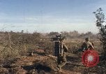 Standbild Vereinigten Staaten Marines Con Thien Vietnam, 1967, aus Sekunde 6 historischem Filmmaterial Videoclip 65675028469