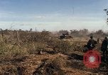 Standbild Vereinigten Staaten Marines Con Thien Vietnam, 1967, aus Sekunde 10 historischem Filmmaterial Videoclip 65675028469