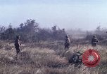 Standbild Vereinigten Staaten Marines Con Thien Vietnam, 1967, aus Sekunde 13 historischem Filmmaterial Videoclip 65675028469