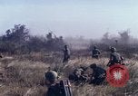 Standbild Vereinigten Staaten Marines Con Thien Vietnam, 1967, aus Sekunde 15 historischem Filmmaterial Videoclip 65675028469