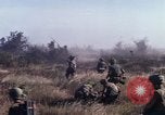 Standbild Vereinigten Staaten Marines Con Thien Vietnam, 1967, aus Sekunde 16 historischem Filmmaterial Videoclip 65675028469