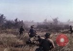 Standbild Vereinigten Staaten Marines Con Thien Vietnam, 1967, aus Sekunde 18 historischem Filmmaterial Videoclip 65675028469