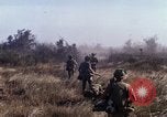 Standbild Vereinigten Staaten Marines Con Thien Vietnam, 1967, aus Sekunde 19 historischem Filmmaterial Videoclip 65675028469