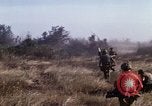 Standbild Vereinigten Staaten Marines Con Thien Vietnam, 1967, aus Sekunde 21 historischem Filmmaterial Videoclip 65675028469