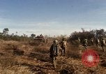 Standbild Vereinigten Staaten Marines Con Thien Vietnam, 1967, aus Sekunde 32 historischem Filmmaterial Videoclip 65675028469