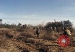 Standbild Vereinigten Staaten Marines Con Thien Vietnam, 1967, aus Sekunde 37 historischem Filmmaterial Videoclip 65675028469