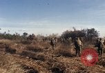 Standbild Vereinigten Staaten Marines Con Thien Vietnam, 1967, aus Sekunde 40 historischem Filmmaterial Videoclip 65675028469
