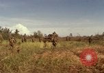 Immagine di Stati Uniti Marines Con Thien Vietnam, 1967, secondo 25 filmato di repertorio 65675028470