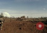 Immagine di Stati Uniti Marines Con Thien Vietnam, 1967, secondo 28 filmato di repertorio 65675028470