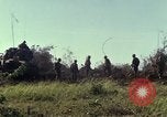 Image des Marines des États-Unis Con Thien Vietnam, 1967, de la seconde 7 séquences d'archives historiques vidéo 65675028472