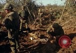 Image des Marines des États-Unis Con Thien Vietnam, 1967, de la seconde 42 séquences d'archives historiques vidéo 65675028472