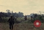 Image des Marines des États-Unis Con Thien Vietnam, 1967, de la seconde 44 séquences d'archives historiques vidéo 65675028475