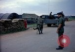Immagine di Cani sentinella Tan Son Nhut Air Force Base Vietnam, 1965, secondo 18 filmato di repertorio 65675028497