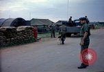 Immagine di Cani sentinella Tan Son Nhut Air Force Base Vietnam, 1965, secondo 19 filmato di repertorio 65675028497