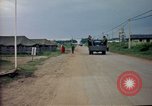 Immagine di Cani sentinella Tan Son Nhut Air Force Base Vietnam, 1965, secondo 45 filmato di repertorio 65675028497