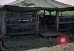 Immagine di Cani sentinella Tan Son Nhut Air Force Base Vietnam, 1965, secondo 17 filmato di repertorio 65675028498