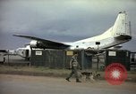 Immagine di Cani sentinella Tan Son Nhut Air Force Base Vietnam, 1965, secondo 36 filmato di repertorio 65675028499