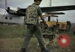 Immagine di Cani sentinella Tan Son Nhut Air Force Base Vietnam, 1965, secondo 49 filmato di repertorio 65675028499