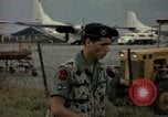 Immagine di Cani sentinella Tan Son Nhut Air Force Base Vietnam, 1965, secondo 57 filmato di repertorio 65675028499