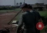 Standbild sentry Hunde Tan Son Nhut Air Force Base Vietnam, 1965, aus Sekunde 60 historischem Filmmaterial Videoclip 65675028500