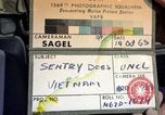 Standbild sentry Hunde Tan Son Nhut Air Force Base Vietnam, 1965, aus Sekunde 1 historischem Filmmaterial Videoclip 65675028508
