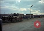 Standbild sentry Hunde Tan Son Nhut Air Force Base Vietnam, 1965, aus Sekunde 5 historischem Filmmaterial Videoclip 65675028508