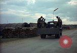 Standbild sentry Hunde Tan Son Nhut Air Force Base Vietnam, 1965, aus Sekunde 10 historischem Filmmaterial Videoclip 65675028508