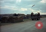 Standbild sentry Hunde Tan Son Nhut Air Force Base Vietnam, 1965, aus Sekunde 14 historischem Filmmaterial Videoclip 65675028508