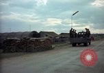 Standbild sentry Hunde Tan Son Nhut Air Force Base Vietnam, 1965, aus Sekunde 15 historischem Filmmaterial Videoclip 65675028508