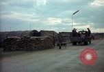 Standbild sentry Hunde Tan Son Nhut Air Force Base Vietnam, 1965, aus Sekunde 30 historischem Filmmaterial Videoclip 65675028508