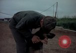 Standbild sentry Dog Training Tan Son Nhut Air Force Base Vietnam, 1965, aus Sekunde 19 historischem Filmmaterial Videoclip 65675028509