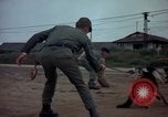 Standbild sentry Dog Training Tan Son Nhut Air Force Base Vietnam, 1965, aus Sekunde 39 historischem Filmmaterial Videoclip 65675028509