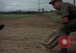 Standbild sentry Hunde Tan Son Nhut Air Force Base Vietnam, 1965, aus Sekunde 45 historischem Filmmaterial Videoclip 65675028510