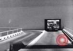 Standbild Ford bewegten Wandgemälde Flushing Meadows New York USA, 1940, aus Sekunde 60 historischem Filmmaterial Videoclip 65675028519
