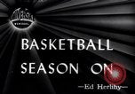 Standbild basketball Match New York United States USA, 1945, aus Sekunde 1 historischem Filmmaterial Videoclip 65675028535