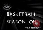 Standbild basketball Match New York United States USA, 1945, aus Sekunde 4 historischem Filmmaterial Videoclip 65675028535