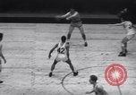 Standbild basketball Match New York United States USA, 1945, aus Sekunde 32 historischem Filmmaterial Videoclip 65675028535