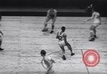 Standbild basketball Match New York United States USA, 1945, aus Sekunde 36 historischem Filmmaterial Videoclip 65675028535