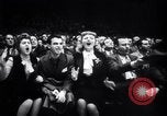 Standbild basketball Match New York United States USA, 1945, aus Sekunde 61 historischem Filmmaterial Videoclip 65675028535