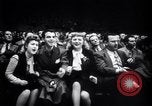 Standbild basketball Match New York United States USA, 1945, aus Sekunde 62 historischem Filmmaterial Videoclip 65675028535