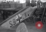 Standbild Messerschmitt Bf 110 oder Me 110 in USA inspiziert 1941 Downey California USA, 1941, aus Sekunde 8 historischem Filmmaterial Videoclip 65675028542