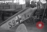 Standbild Messerschmitt Bf 110 oder Me 110 in USA inspiziert 1941 Downey California USA, 1941, aus Sekunde 9 historischem Filmmaterial Videoclip 65675028542
