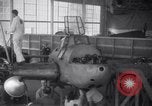 Standbild Messerschmitt Bf 110 oder Me 110 in USA inspiziert 1941 Downey California USA, 1941, aus Sekunde 12 historischem Filmmaterial Videoclip 65675028542