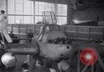 Standbild Messerschmitt Bf 110 oder Me 110 in USA inspiziert 1941 Downey California USA, 1941, aus Sekunde 13 historischem Filmmaterial Videoclip 65675028542