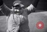 Standbild Kinder New York City USA, 1941, aus Sekunde 15 historischem Filmmaterial Videoclip 65675028547