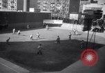 Standbild Kinder New York City USA, 1941, aus Sekunde 61 historischem Filmmaterial Videoclip 65675028547