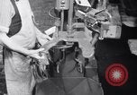 Immagine di accordo per lo sciopero automobilistico della Ford Dearborn Michigan USA, 1941, secondo 5 filmato di repertorio 65675028549