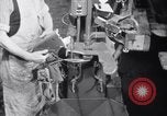 Immagine di accordo per lo sciopero automobilistico della Ford Dearborn Michigan USA, 1941, secondo 7 filmato di repertorio 65675028549
